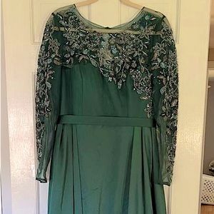 1- LAST CHANCE - Emerald Green Gown
